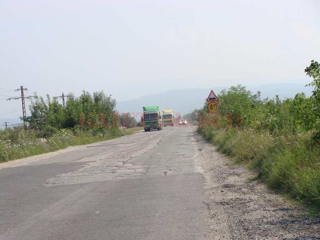 Traficul greu distruge drumurile