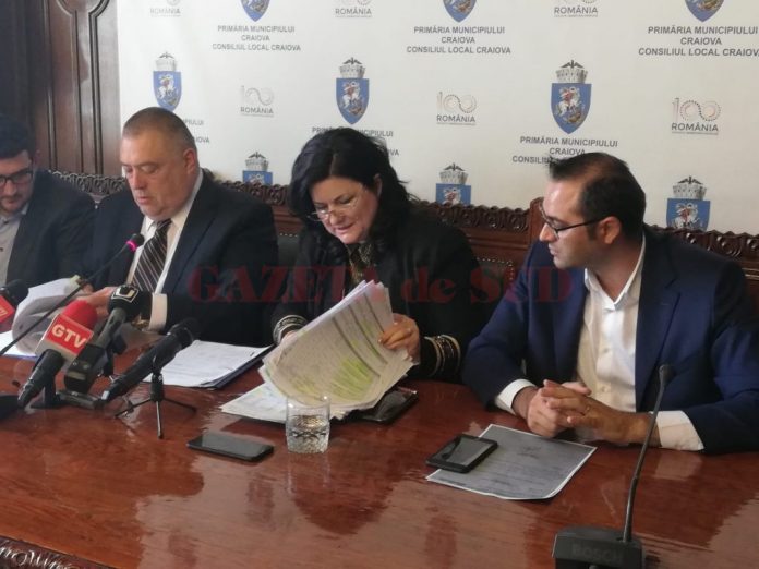 Primarul Mihail Genoiu a semnat, ieri, cu ADR Sud-Vest Oltenia, contractul cu fonduri europene privind reabilitarea energetică a patru blocuri de locuinţe din cartierul Lăpuş