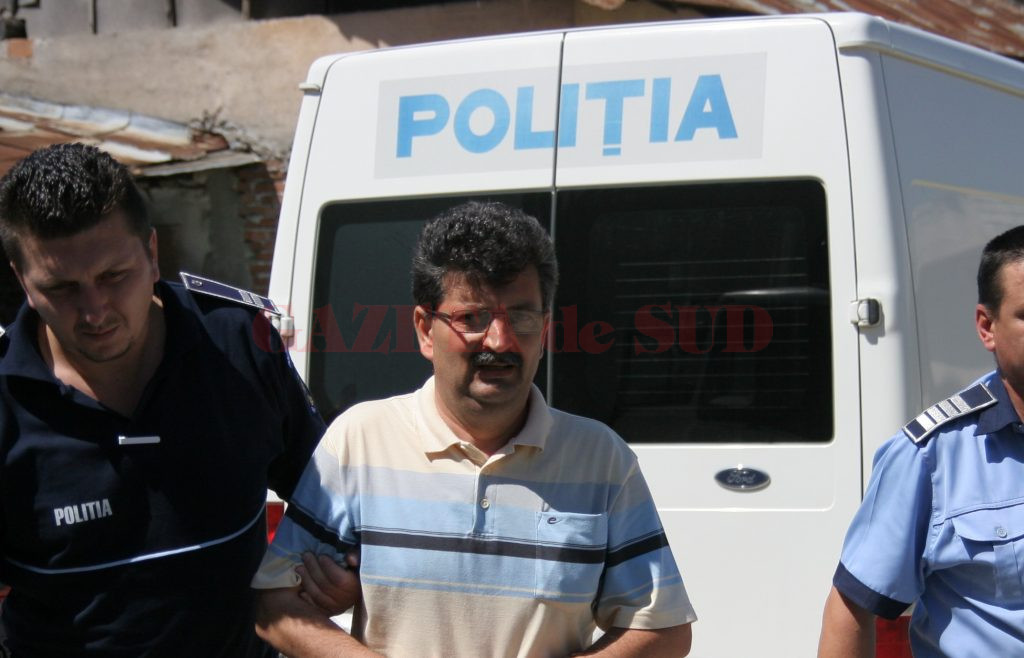 Fostul edil al comunei Cârna a fost arestat preventiv în iunie 2011, iar în 2016 şi 2018 a fost condamnat definitiv în două dosare penale