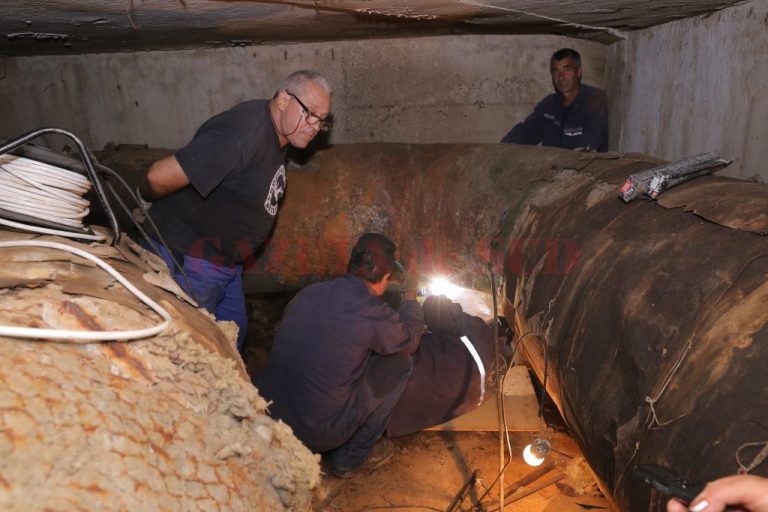 Peste o mie de apartamente din Valea Roşie rămân fără apă caldă şi căldură