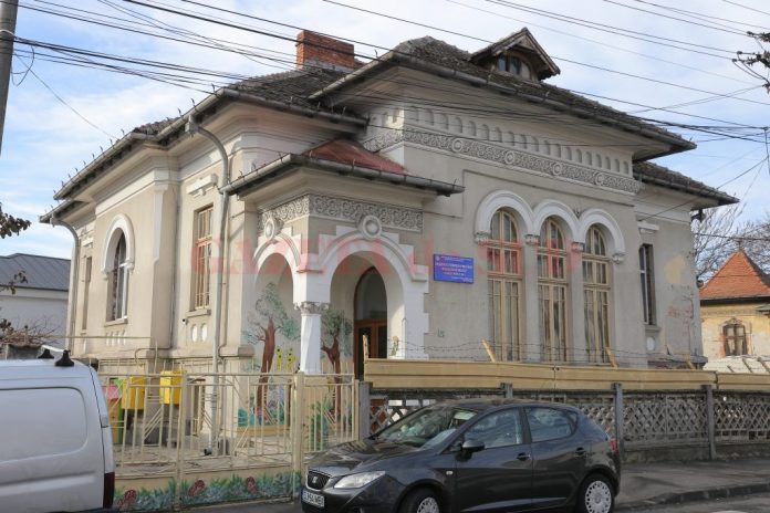 Grădiniţa „Căsuţa Piticilor“ este imobilul în care Primăria Craiova vrea să mute copiii de la Grădiniţa „Iedera“ Foto, Lucian Anghel