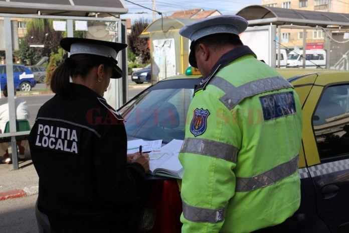 Gorj/ Circula cu o rulotă cu număr de înmatriculare fals Gorj/ Circula cu o rulotă cu număr de înmatriculare fals