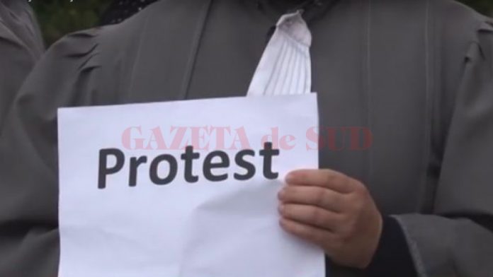 grefierii-ameninta-cu-proteste-salariile-lor-calculate-gresit-pentru-a-doua-luna-consecutiv-275063