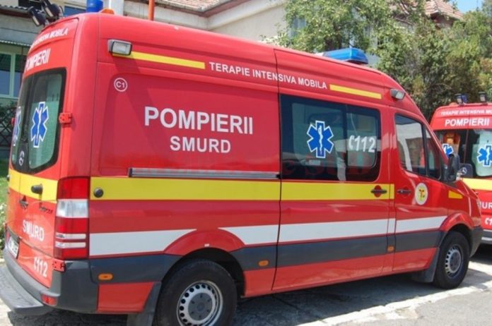 ambulanta-smurd O fetiţă de 3 ani a căzut de la etajul 3