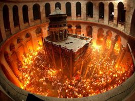 Lumina Sfântă de la Ierusalim a ajuns în țară. Ea este considerată un miracol al ortodoxiei, care se întâmplă de Paște.