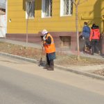Praful care se adună pe străzi, în special primăvara, ar crește gradul de poluare a aerului din Craiova