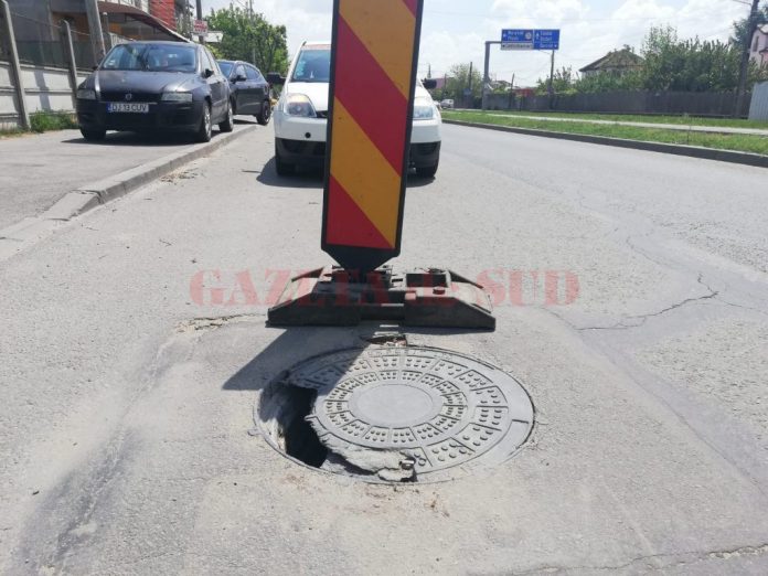 Toate gurile de canalizare deteriorate de pe strada Râului urma să fie reparate până la sfârşitul lunii mai, potrivit promisiunii făcute de constructor