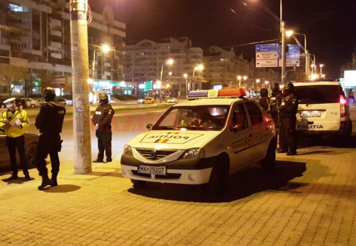 Procurorii doljeni au reținut că minorul a condus fără permis și a lovit cu mașina un polițist care încerca să-l oprească