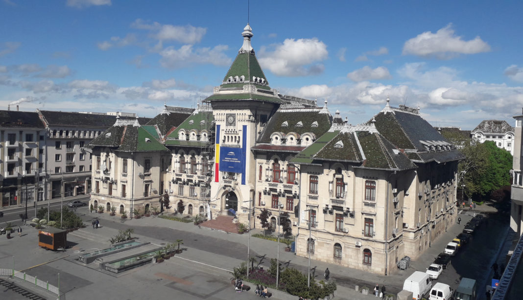 În Craiova, trecut şi prezent, Palatul Administrativ, a fost contruit după planurile arhitectului Petre Antonescu