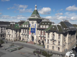 În Craiova, trecut şi prezent, Palatul Administrativ, a fost contruit după planurile arhitectului Petre Antonescu