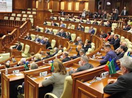 Legea privind dobândirea cetăţeniei prin investiţii, abrogată de parlamentarii moldoveni
