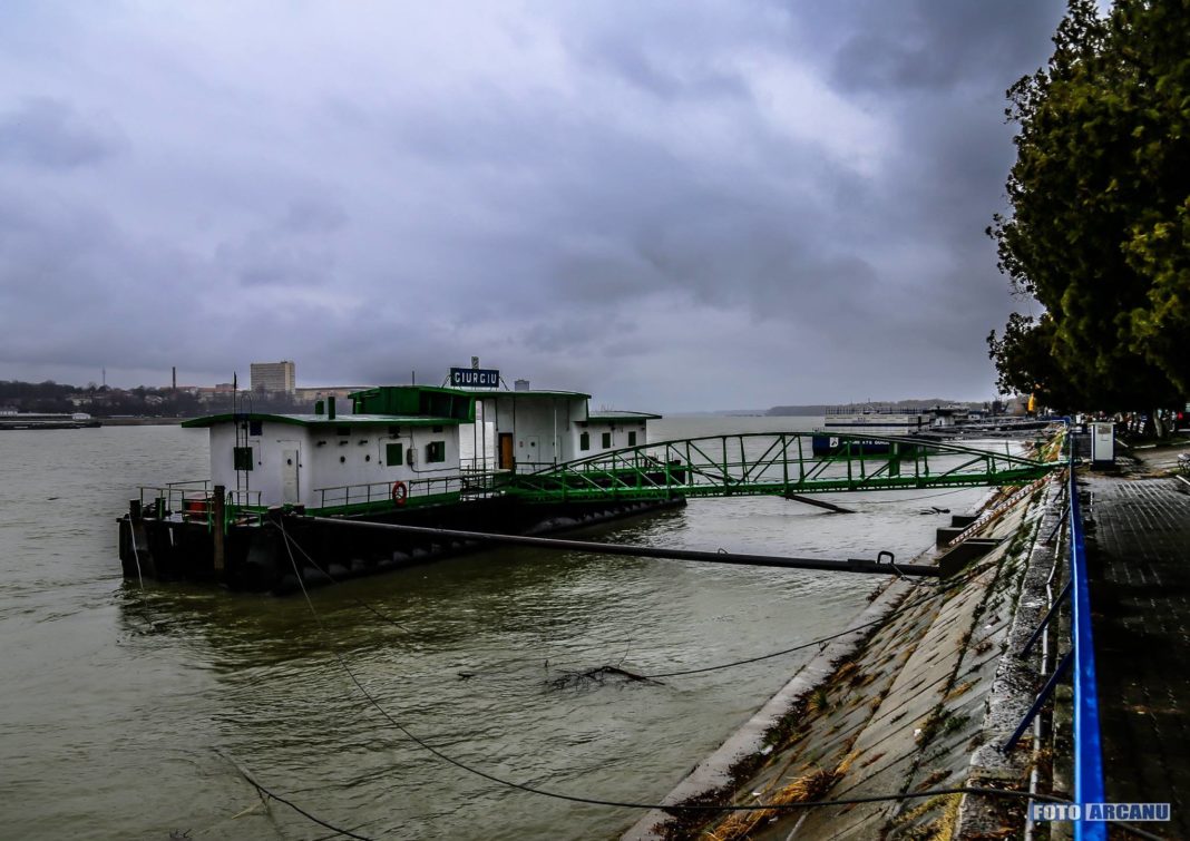 Dunărea a atins cota de inundaţii în Portul Giurgiu