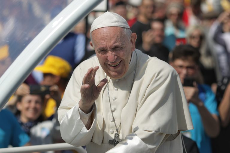 Vaticanul a publicat un videoclip din timpul vizitei Papei