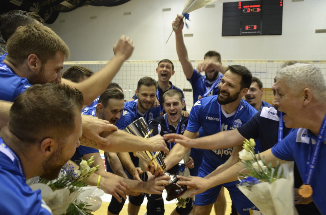Voleibaliştii de la SCM „U“ Craiova au avut ce sărbători sezonul trecut (Foto: Alex Vîrtosu)