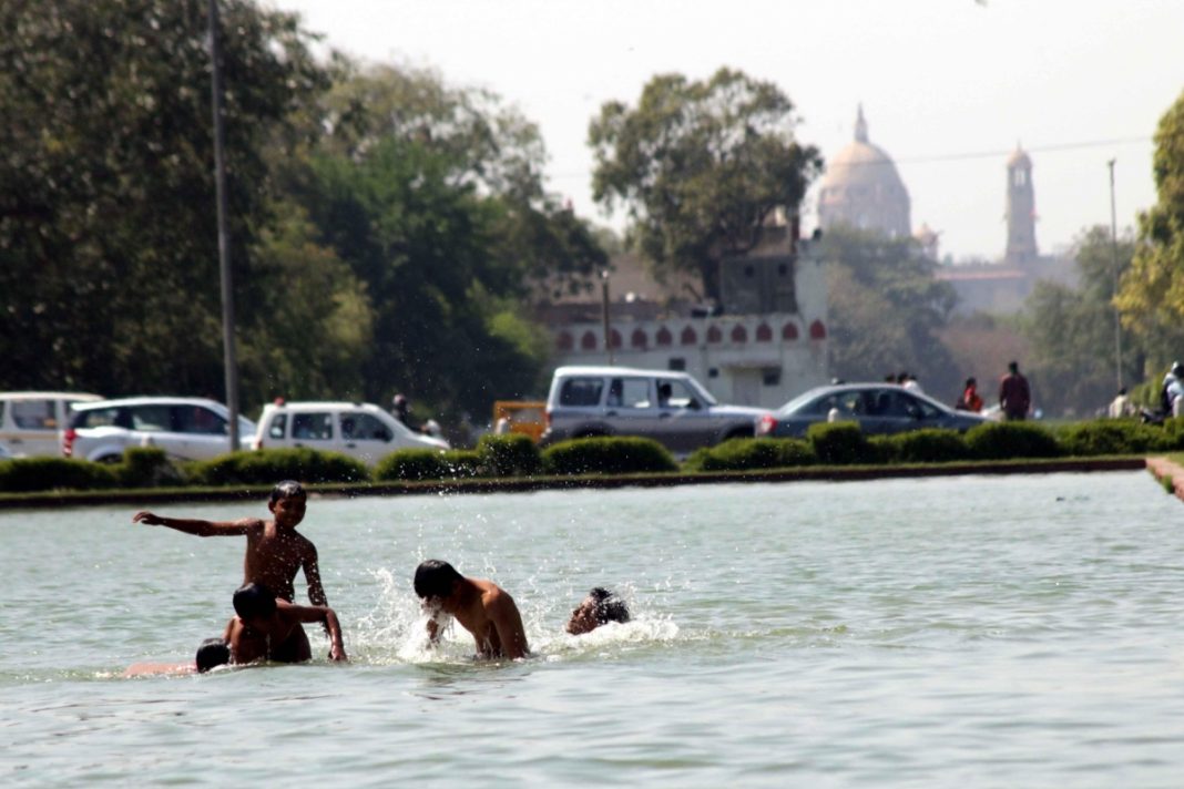 Temperaturi record la New Delhi