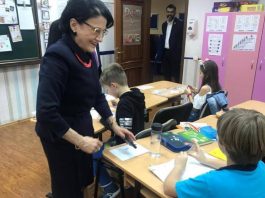 Ecaterina Andronescu le cere elevilor să nu îi mai trimită mesaje