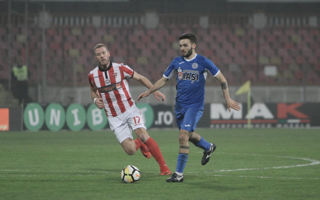 Kamer Adem Qaka (albastru) va îmbrăca tricoul Universității din ediția viitoare (Foto: prosport.ro)