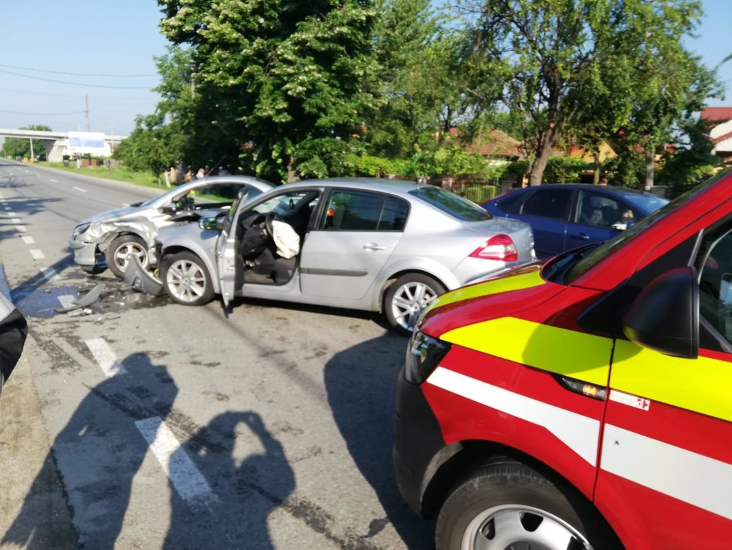 O tânără rănită într-un accident rutier