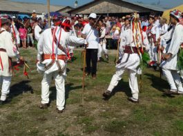 Călușarii „de țărână“ s-au întrecut la Dobroteasa