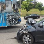 Trei victime după ce un tramvai a lovit o maşină, la Podul Electro (Foto: Lucian Anghel)