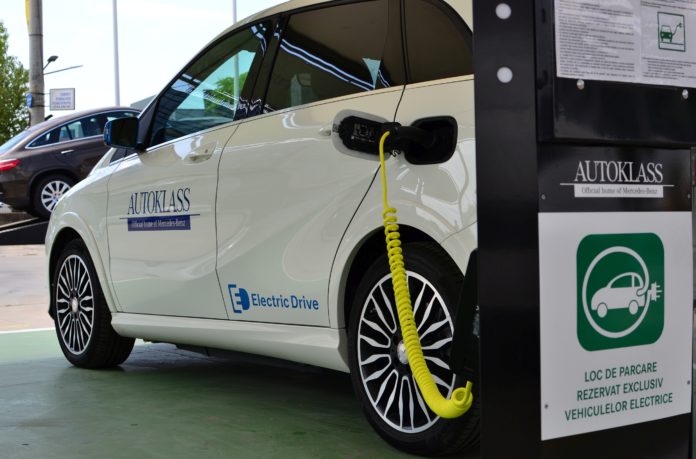 masina electrica Guvernul a aprobat Memorandumul privind finanțarea instalării unor stații de încărcare a mașinilor electrice