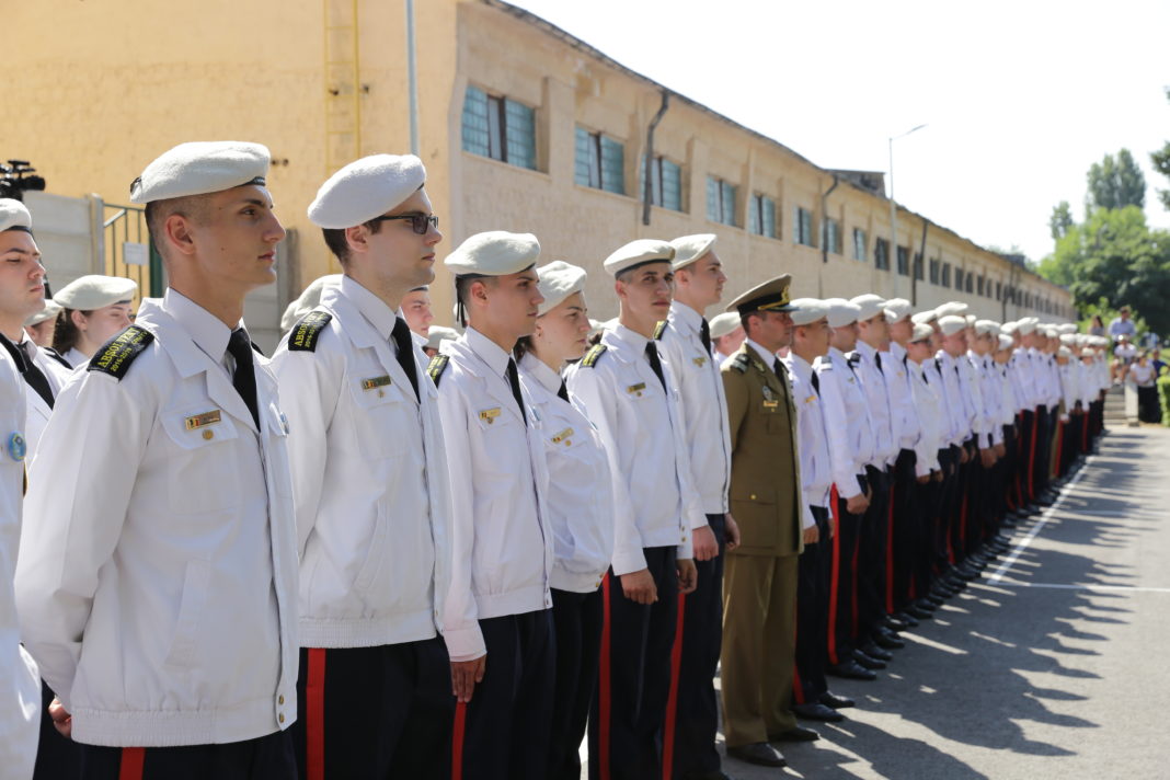 O nouă promoţie de absolvenţi la Colegiul Naţional Militar 