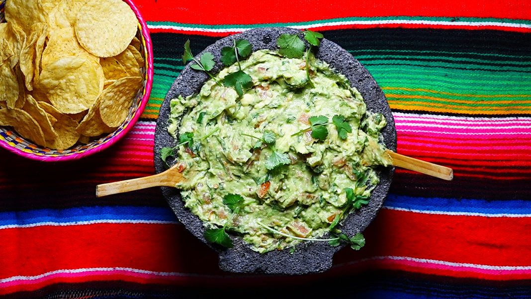 Guacamole clasic-rețeta mexicană cu ingrediente originale