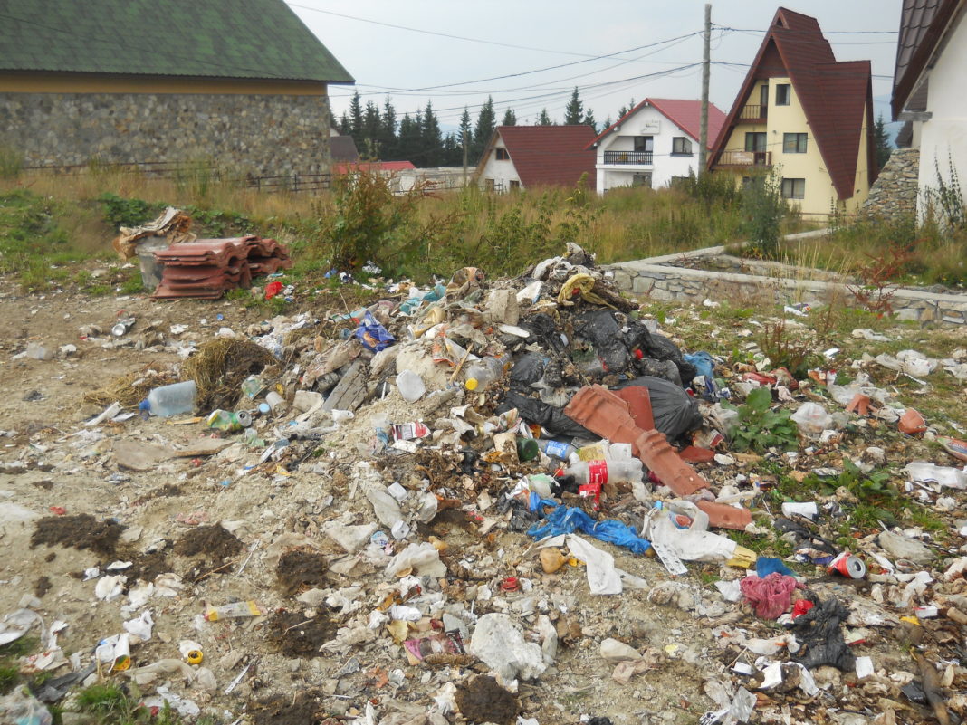 Cabanierii din Rânca, somați să încheie contracte pentru gunoi și apă