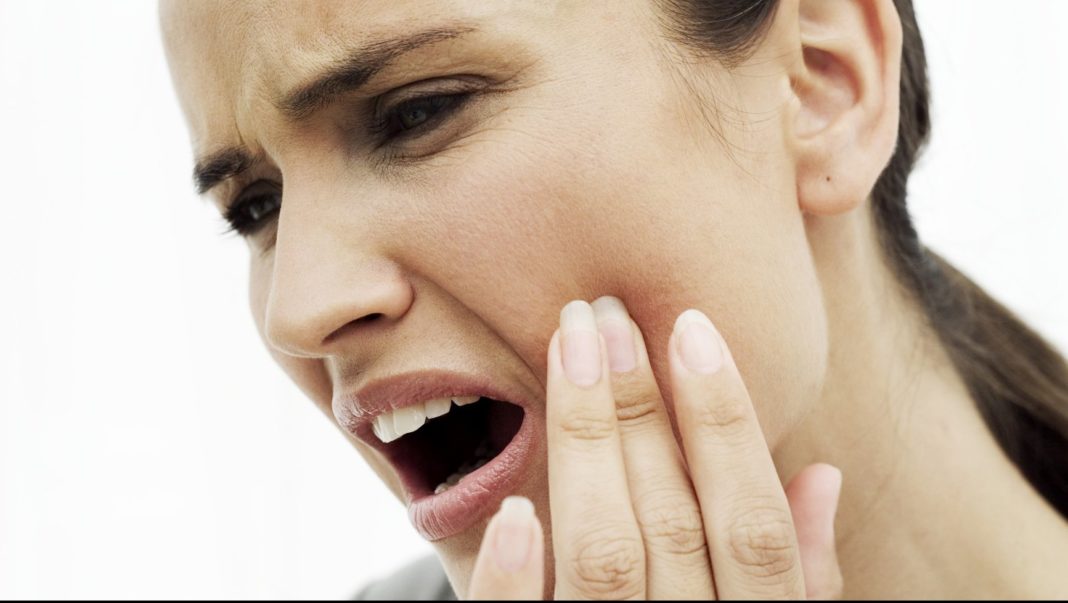 Cum ne afectează sănătatea dinţilor dietele drastice