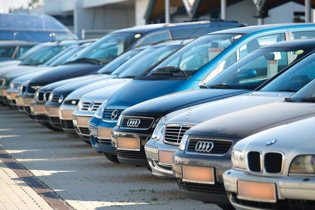 Guvernul nu va implementa în acest an o nouă taxă auto pe mașinile second-hand importate.