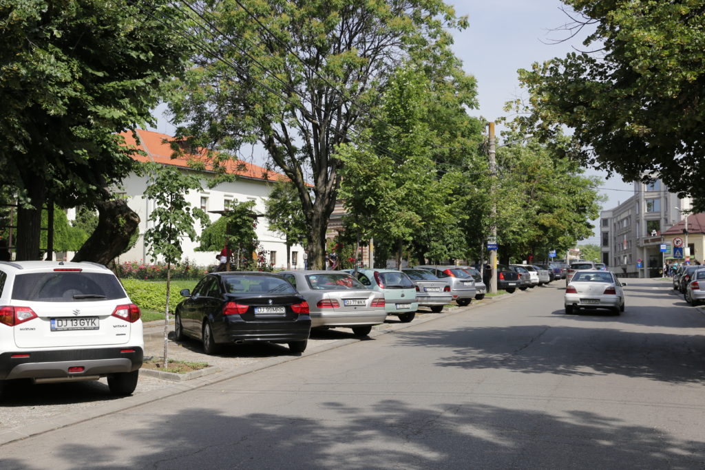 Parcările de pe strada Matei Basarab, până la Piaţa Veche, vor deveni cu plată