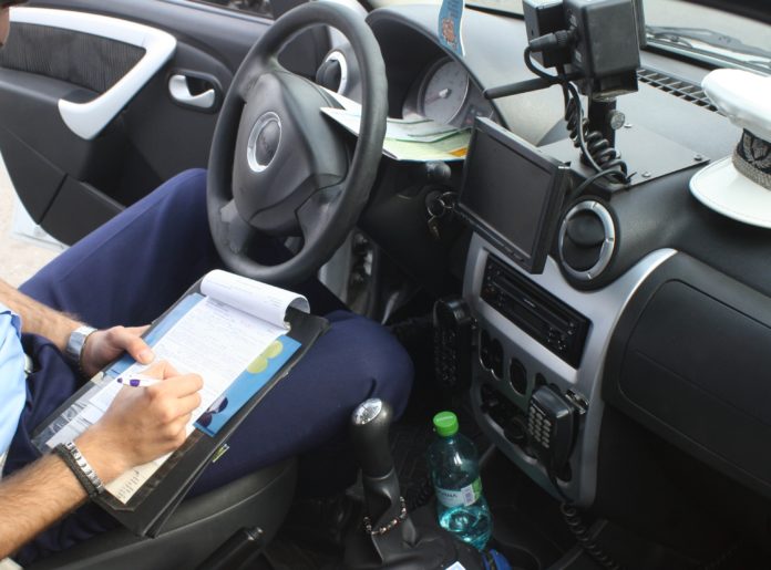 politie amenzi Procurorii craioveni au stabilit că aproape 100 de amenzi, date în doi ani de poliţiştii din Rojişte, nu au mai ajuns la primării pentru a fi achitate