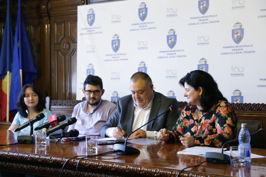 a Primăria Craiova a fost semnat, vineri, contractul de finanţare europeană pentru reabilitarea Grădiniţei „Floare Albastră“