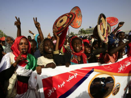 Sudan: Fostul preşedinte Omar Al-Bashir, inculpat pentru corupţie