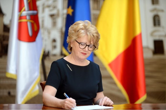 Instanţa a decis: primărița suspendată a Sibiului, Astrid Fodor, poate reveni în funcție (Foto: Turnul Sfatului) Instanţa a decis: primărița suspendată a Sibiului, Astrid Fodor, poate reveni în funcție (Foto: Turnul Sfatului)