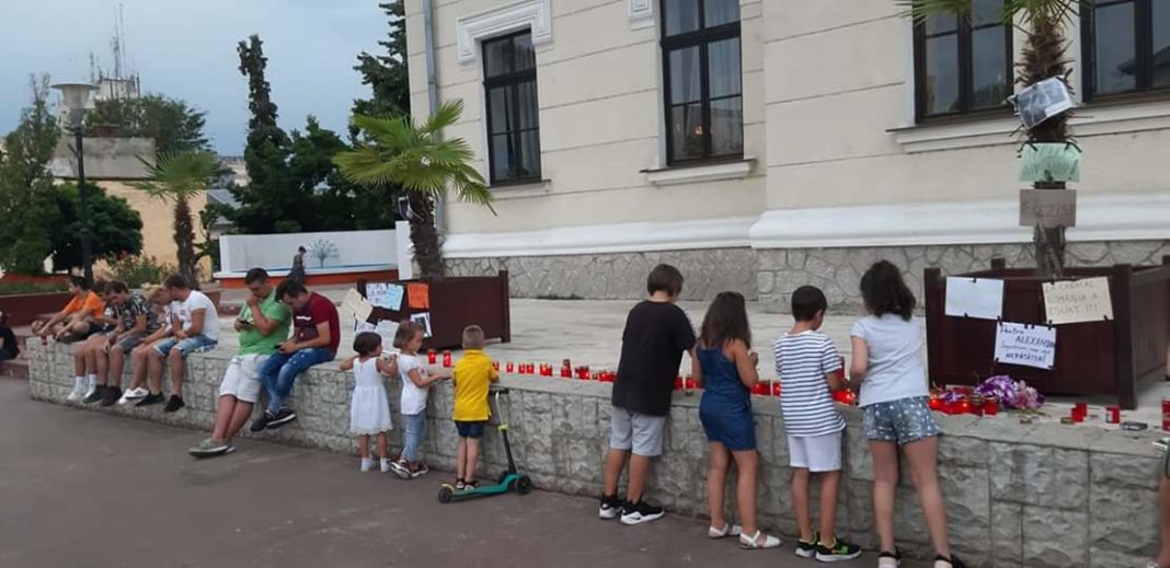Crimele din Caracal au scos în stradă zeci de copii şi mămici în Târgu Jiu