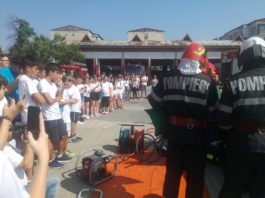 Peste 100 de copii în vizită la Detaşamentul de pompieri Drobeta Turnu Severin