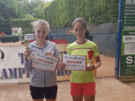 Alexia Maria Pătru (stânga), noua speranţă a tenisului de câmp craiovean