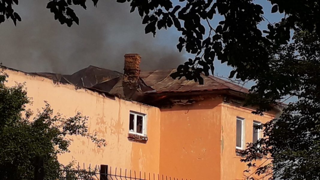 Cărţile bibliotecii şcolii din Găneasa au ars în incendiul de la căminul cultural