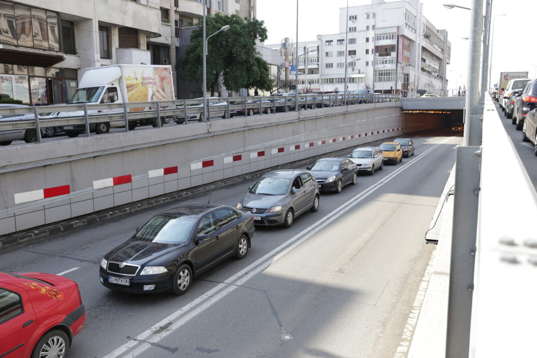 Maşini în trafic