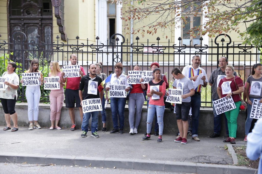 Protest în fața Curții de Apel Craiova