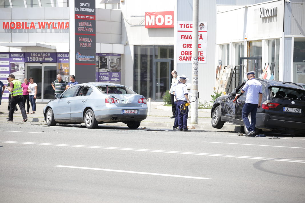 În accident au fost implicate trei maşini