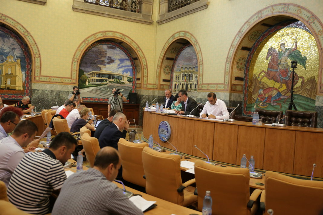 Foto: Claudiu Tudor / Creşterea gigacaloriei a încins spiritele în Consiliul Local Craiova