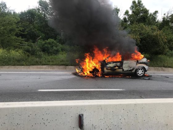 Un autoturism s-a făcut scrum, pe DN 65