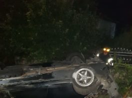 Un tânăr s-a răsturnat cu mașina la Plopșoru
