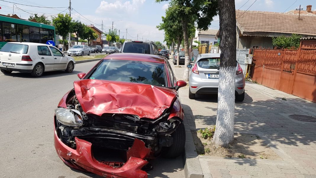 Doi răniţi într-un accident pe Romanescu