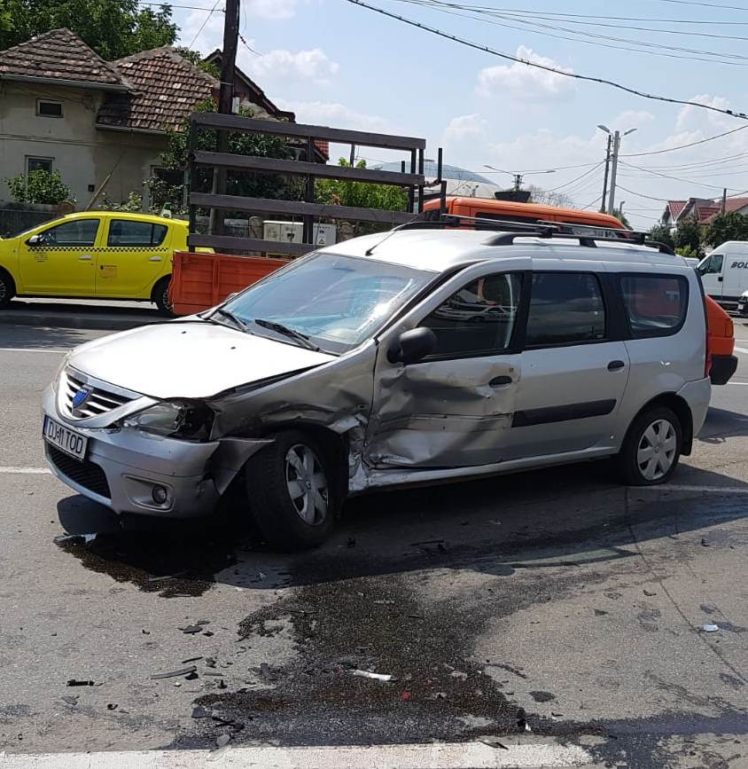 Doi răniţi într-un accident pe Romanescu