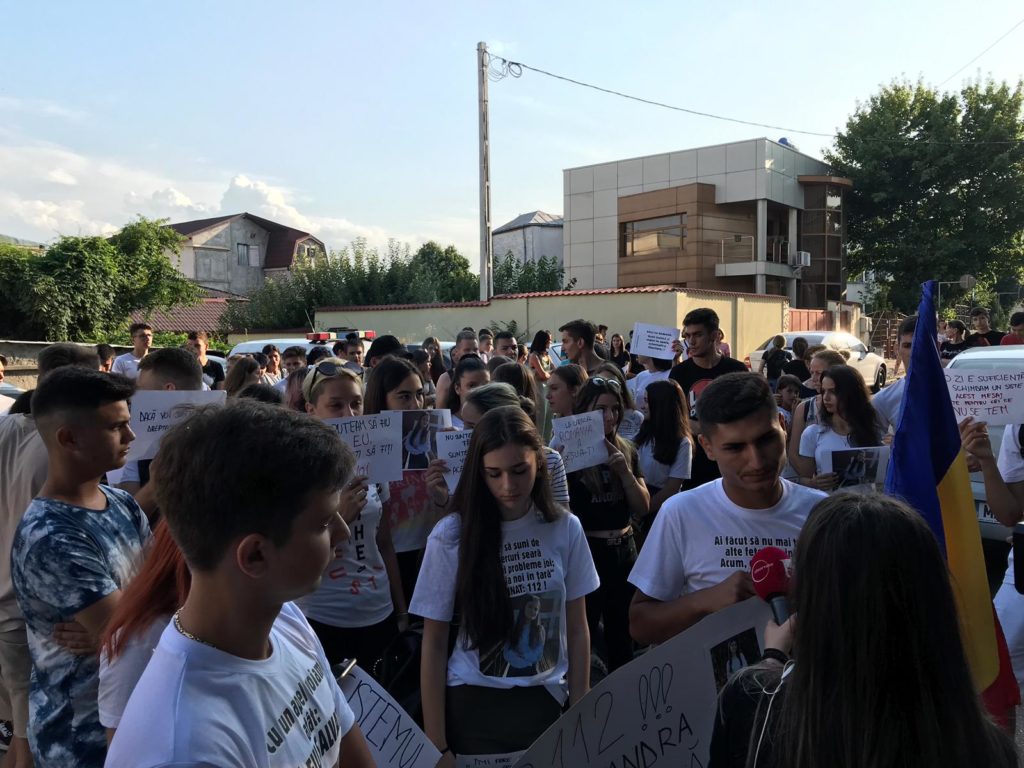 Colegii şi prietenii Alexandrei au protestat paşnic