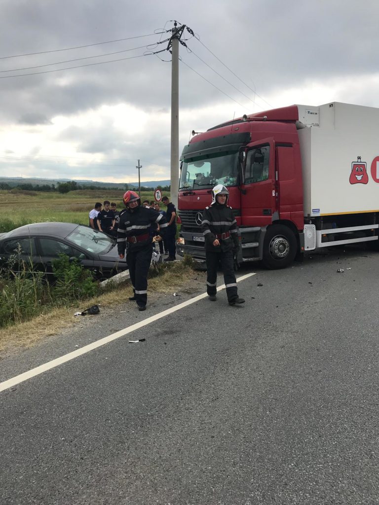 Accident rutier pe DN 56 A. Două persoane, rănite