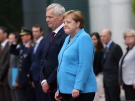 Pentru a treia oară în trei săptămâni, Merkel tremură din nou